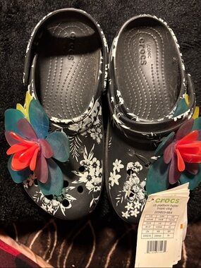CROCS CB platform hyper tropic Black Floral Clog with Multicolor Flower Accents!